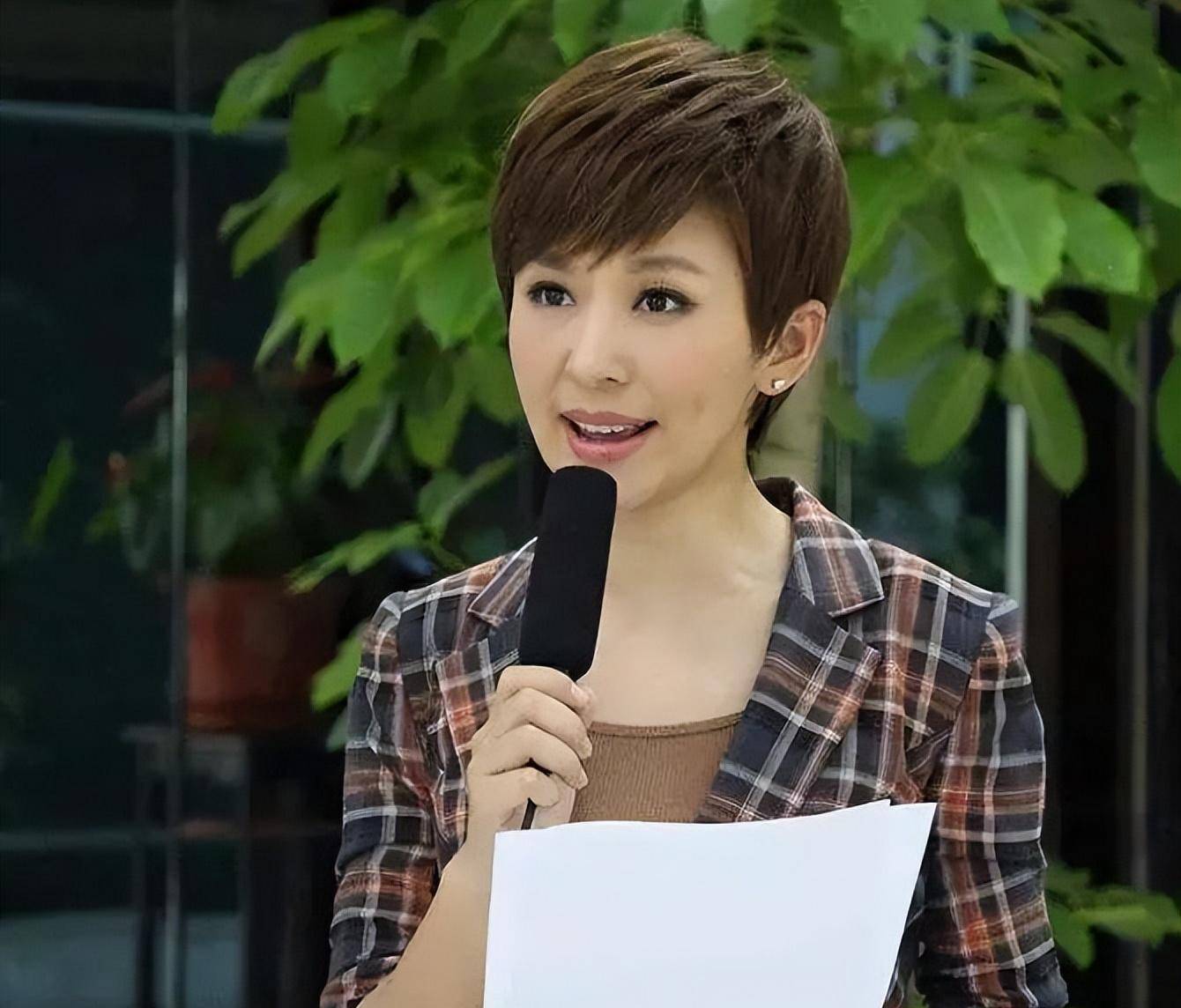 操央视主持人欧阳夏丹_欧阳夏丹 新闻联播 消失原因