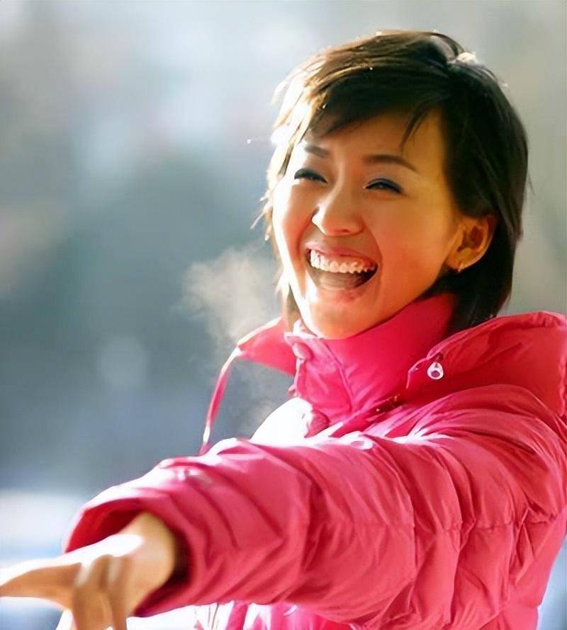 欧阳夏丹 新闻联播 消失原因_操央视主持人欧阳夏丹