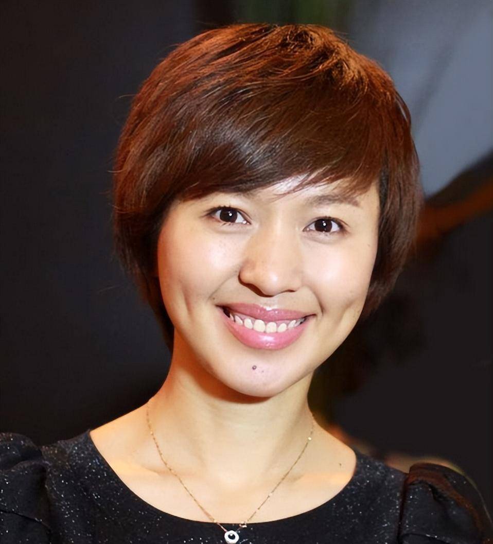 欧阳夏丹 新闻联播 消失原因_操央视主持人欧阳夏丹
