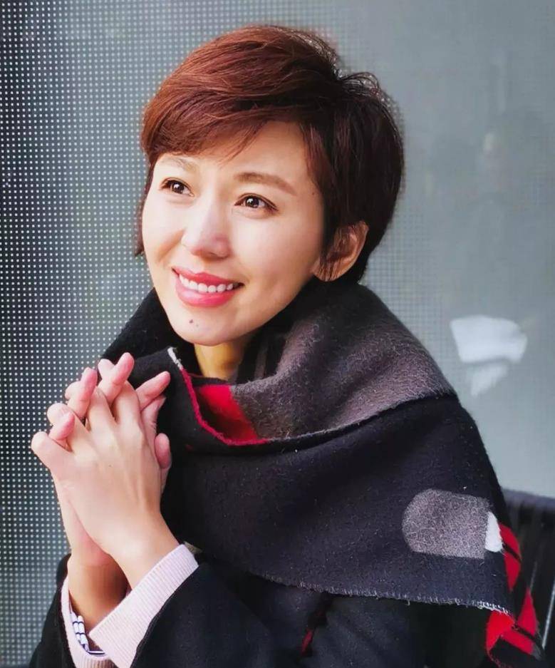 欧阳夏丹 新闻联播 消失原因_操央视主持人欧阳夏丹