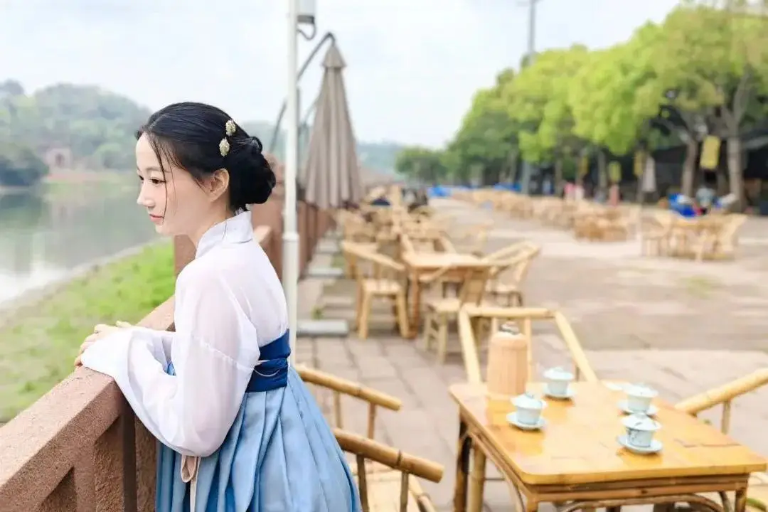 平乐古镇踩水_成都九龙沟一日游_成都古镇避暑