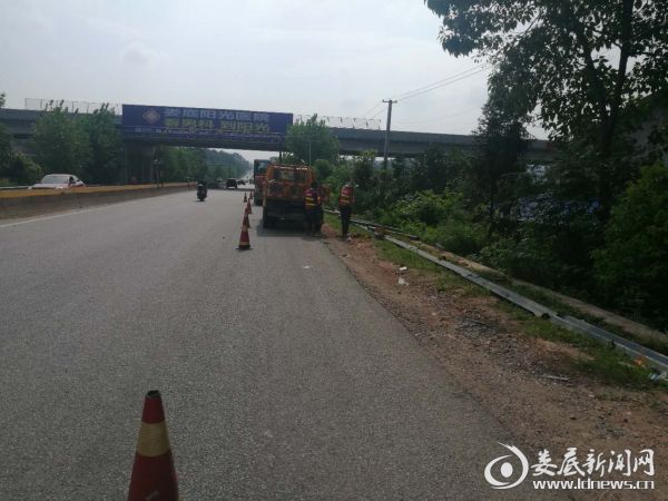 娄底市经济开发区路段安全防护设施整改_塑钢护栏施工方案_S312线波形梁钢护栏安装