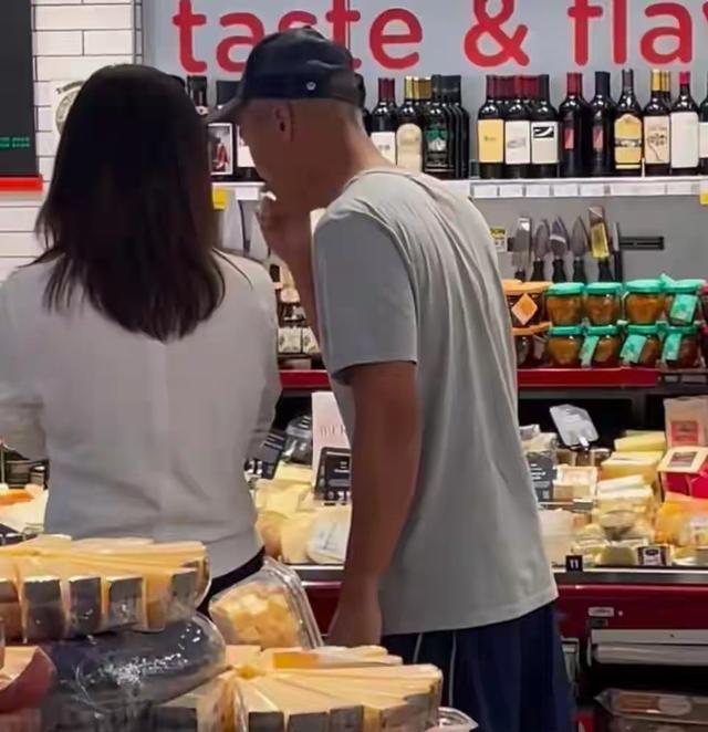 徐静蕾不营业不结婚身材走样_徐静蕾洛杉矶超市购物车事件_徐静蕾 开啦街拍