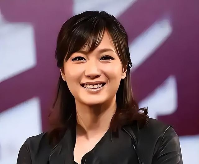 徐静蕾超市照片_徐静蕾 开啦街拍_黄立行白发状态