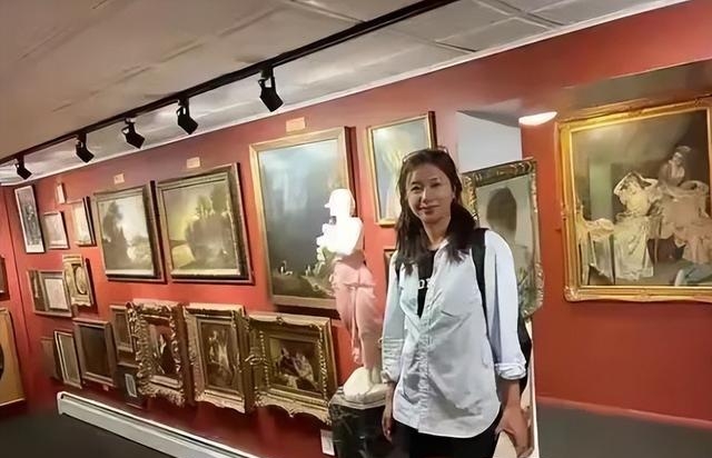 徐静蕾 开啦街拍_徐静蕾超市照片_黄立行白发状态