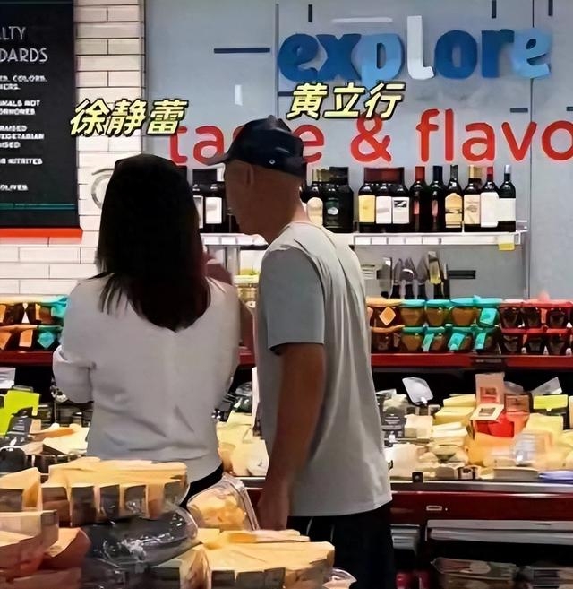 徐静蕾 开啦街拍_黄立行白发状态_徐静蕾超市照片