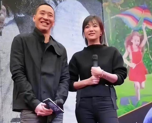 徐静蕾超市照片_徐静蕾 开啦街拍_黄立行白发状态