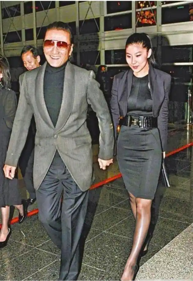 雷洪五位老婆资料_雷洪家庭幸福秘籍_雷洪6个妻妾家庭生活