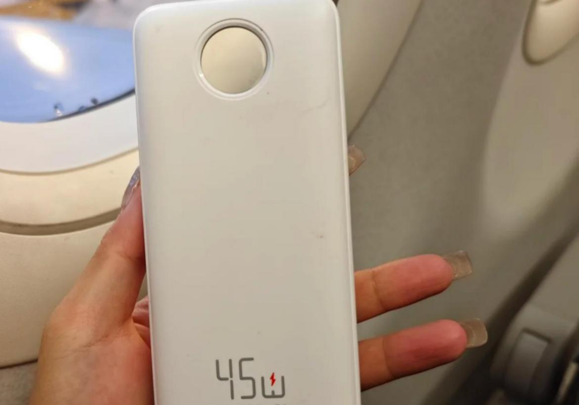 耐用质量好充电宝品牌推荐_太阳能移动电源质量排行榜_半固态电芯充电宝选购攻略