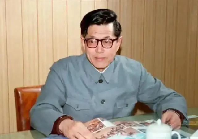 杨振武家庭_杨振汉 传记_杨振汉 早年经历