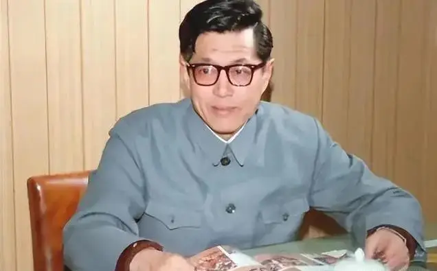 杨振汉 早年经历_杨振武家庭_杨振汉 传记