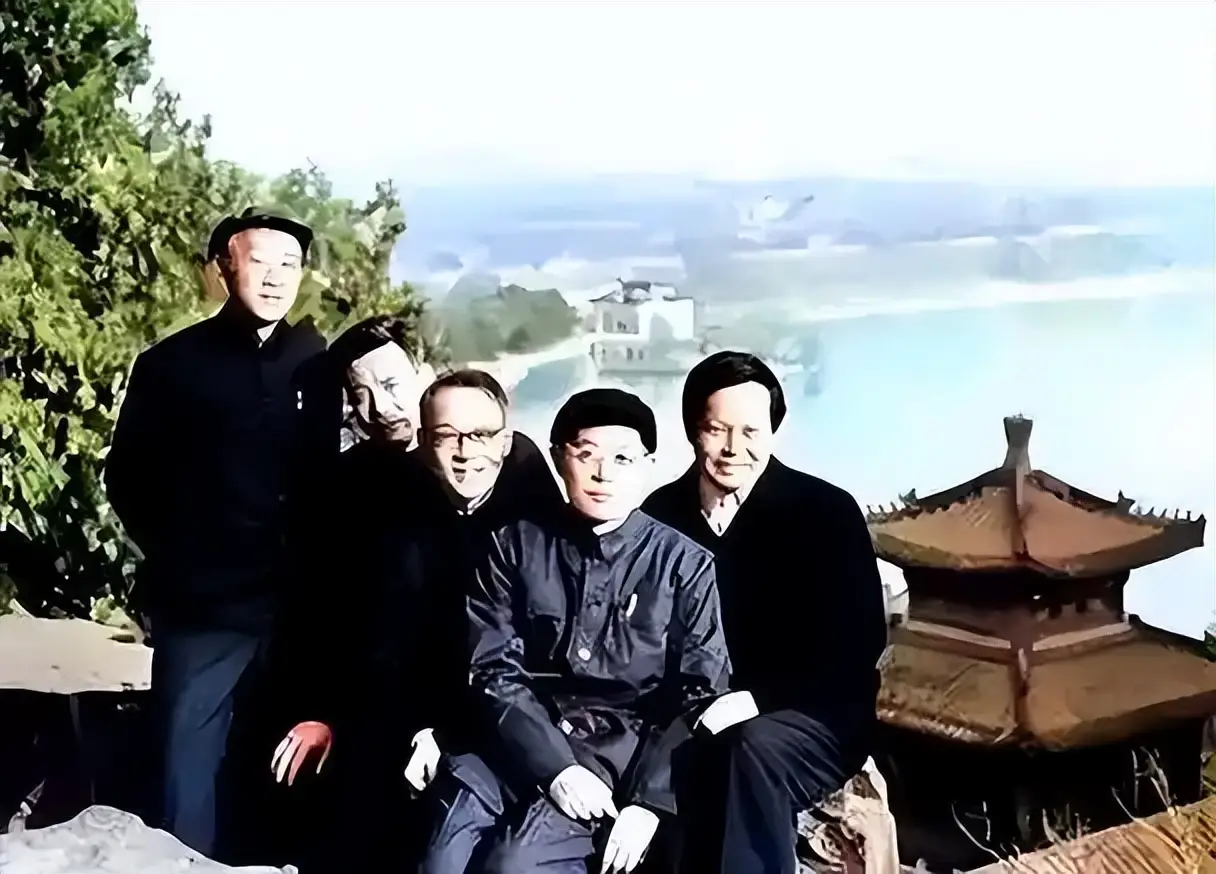 杨振武家庭_杨振宁父亲杨武之与罗孟华指腹为婚的婚姻故事_杨武之与罗孟华的清华园生活