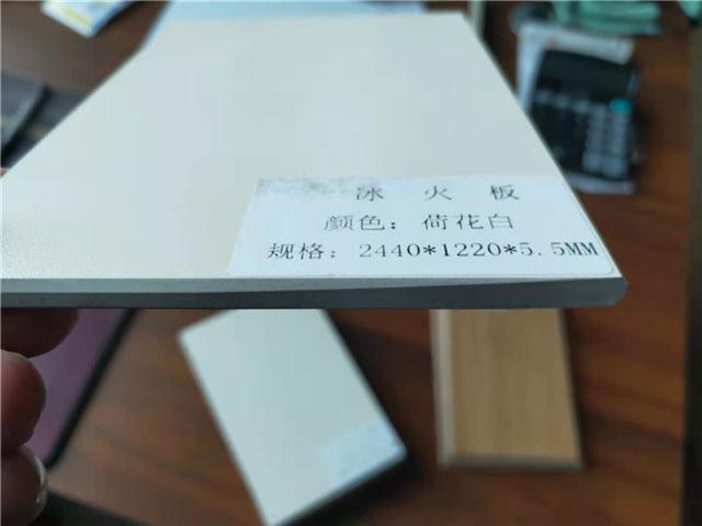 生态木墙板安装_特殊颜色调制 自然木产品 防水防潮