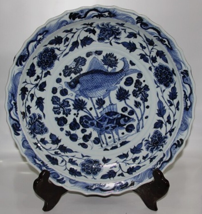 仿品轮廓线条生硬呆板_古瓷器底足鉴定旋痕跳刀痕_瓷器鉴定知识