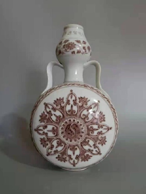 珐琅彩瓷器与蓝的区别_瓷器鉴定知识_珐琅历史渊源
