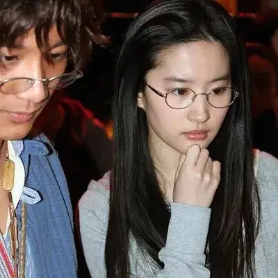 复古圆框眼镜_chloe眼镜图片_知识分子风眼镜