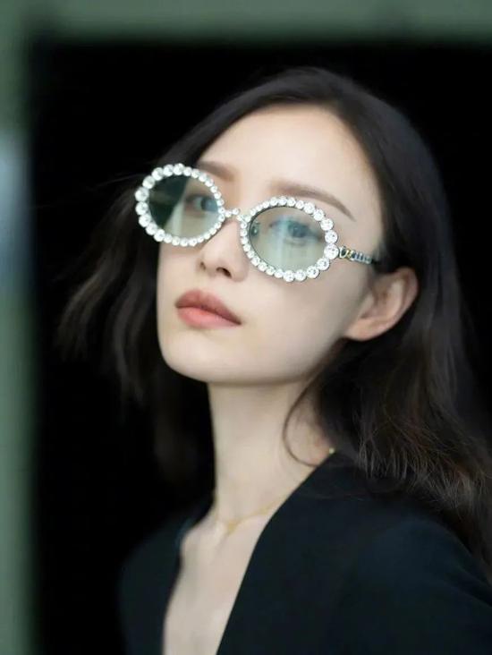 脸型与墨镜搭配_chloe眼镜图片_挑选墨镜方法