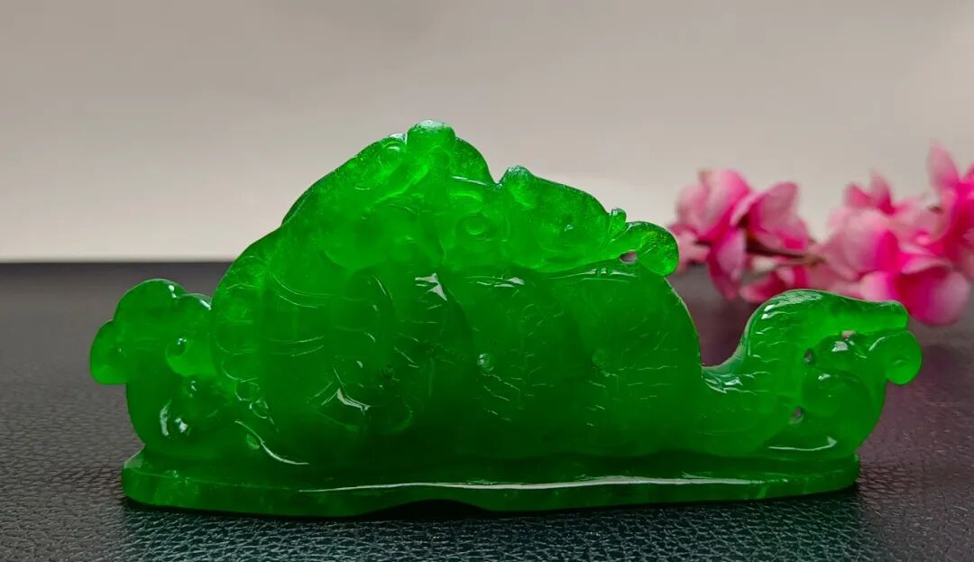 家庭陶瓷摆件工艺品_龙石种祖母绿翡翠摆件鉴赏_清代顶级龙石种祖母绿翡翠摆件