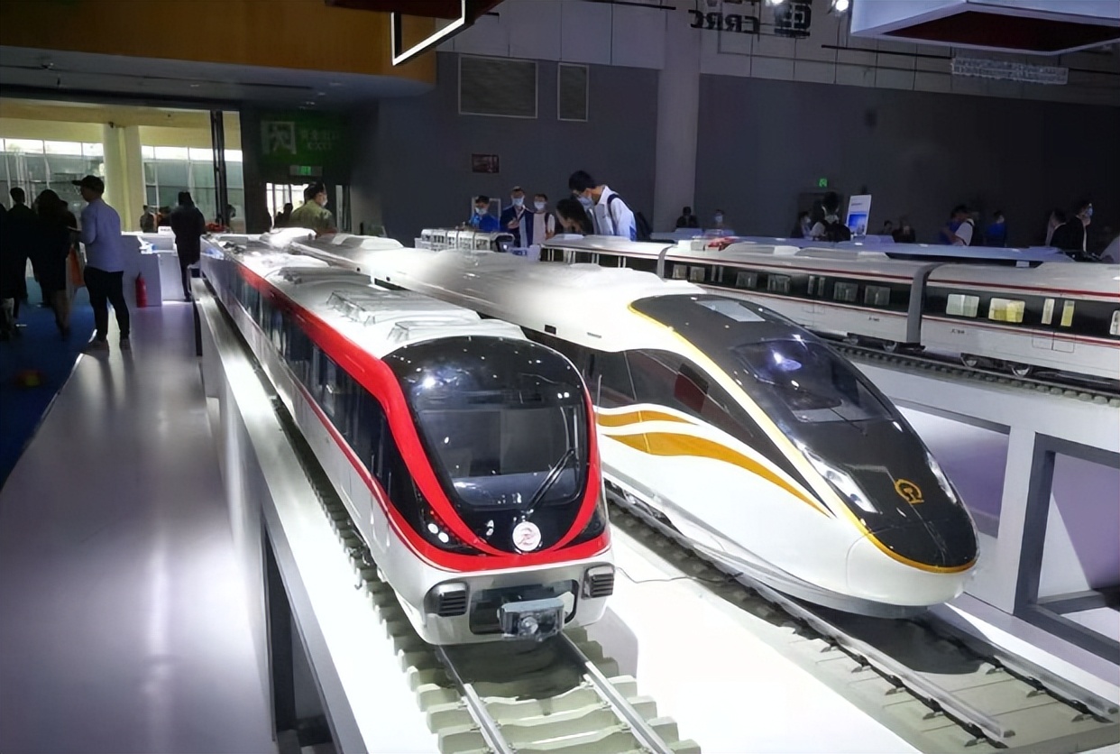 中国高铁发展历程_磁悬浮技术选择分析_上海磁悬浮与日本超导磁悬浮的不同