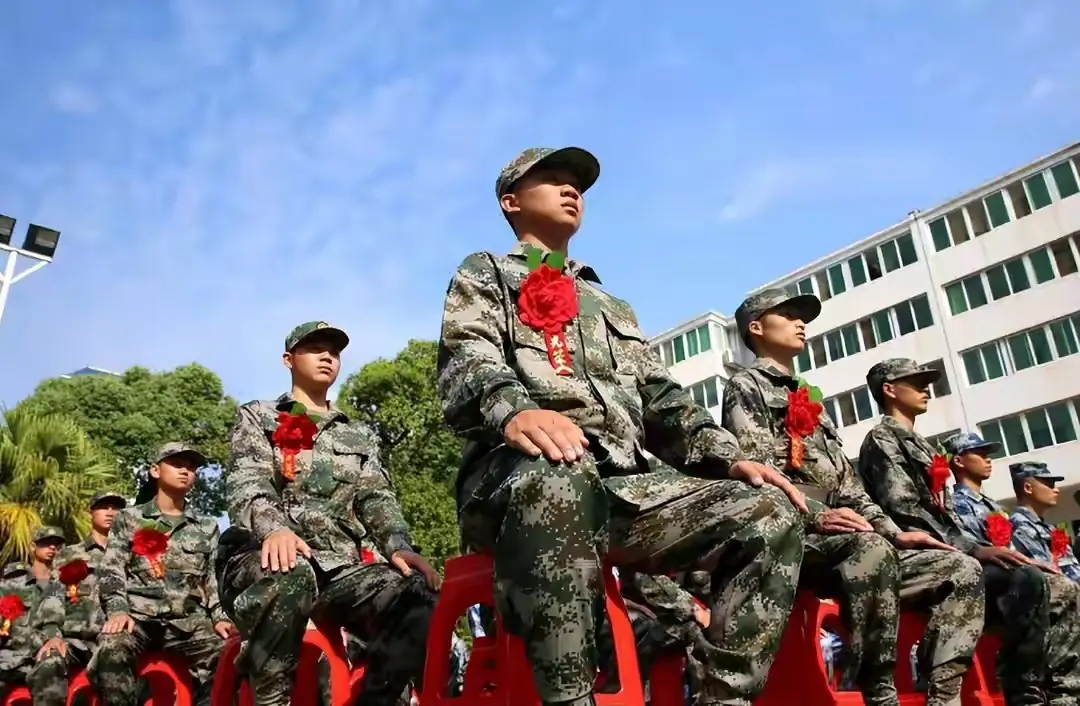 现在当兵有什么要求_大学毕业再参军_大一在校生参军