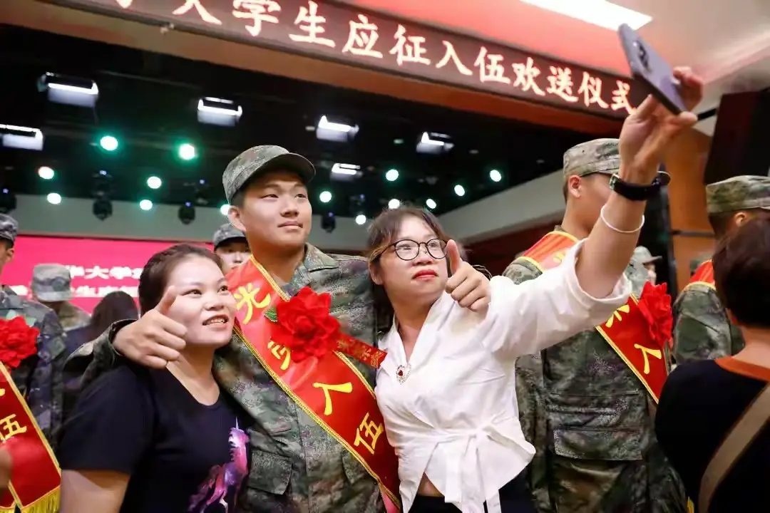 大学毕业再参军_大一在校生参军_现在当兵有什么要求