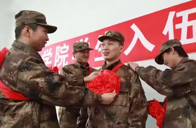 大学毕业再参军_大一在校生参军_现在当兵有什么要求