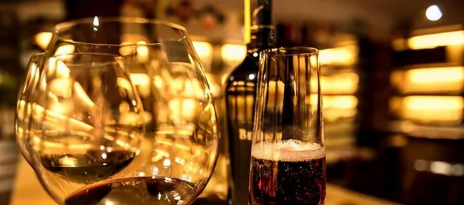 红酒文化ppt_国产葡萄酒产量暴跌_行业利润缩水_红酒市场变化