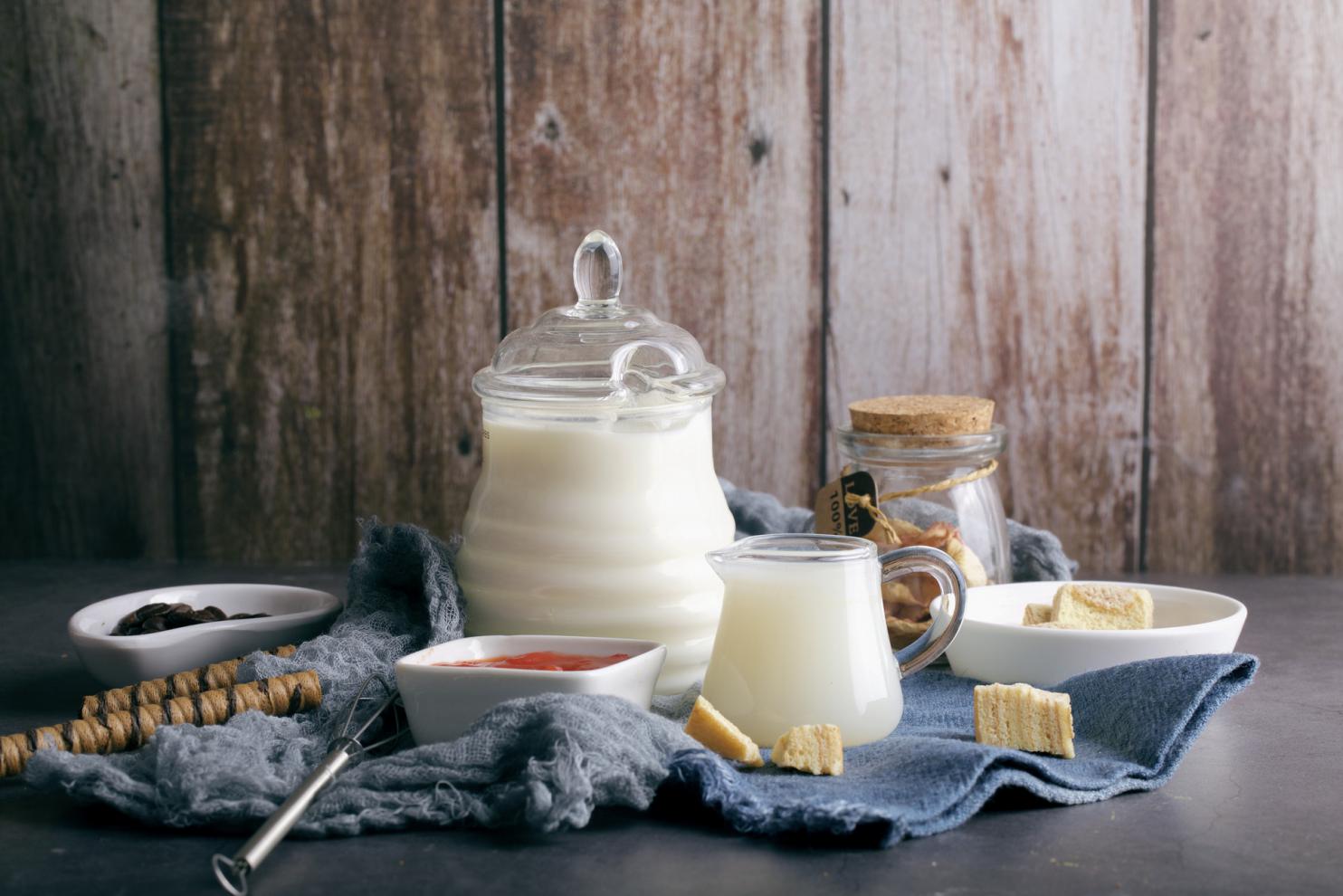 摄图网_501238367_banner_牛奶零食背景（非企业商用）