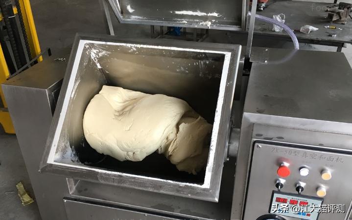 商用和面机满足多样化需求_面包房需要买哪些设备_商用和面机效率高耐用易操作