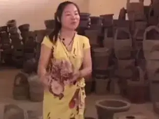 《致富经》农村拾荒女人巧遇伯乐, 靠破旧木桶一年纯挣20万