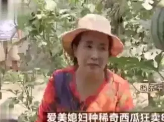 农民大姐种出冰淇淋西瓜, 用纸就能切开, 一年狂卖8000多万