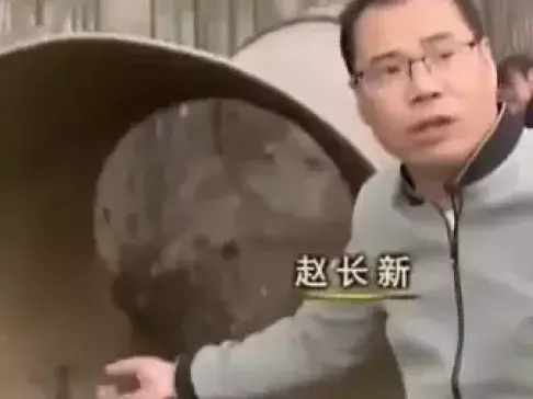 小伙创业有神器, 粪中筛出500万, 紧靠一台机器, 太不可思议了