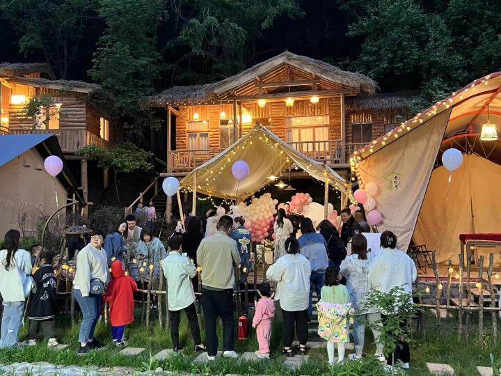 鞍山汤岗子温泉及住宿价格_鞍山中秋国庆民宿预订_鞍山国庆露营营地火爆