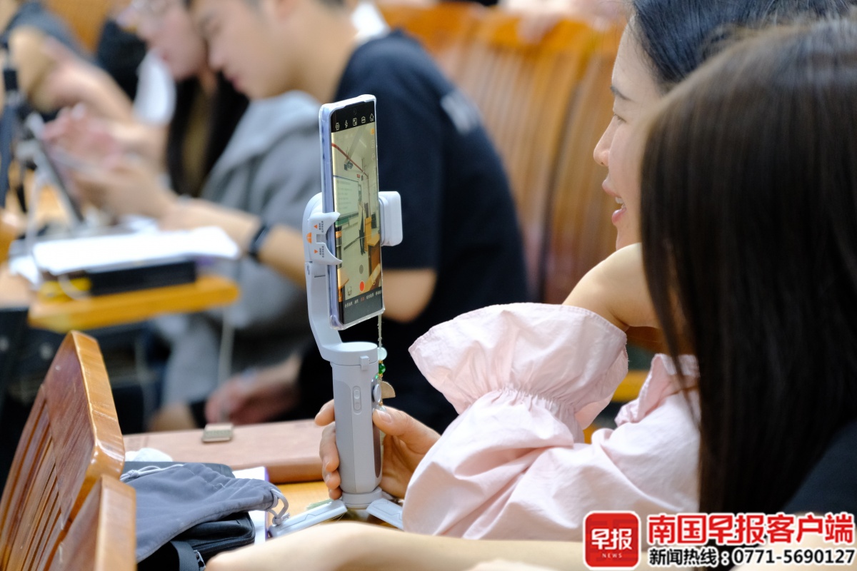 广西财经学院有艺术_广西财经学院网红选修课_狄振鹏老师课堂直播教学