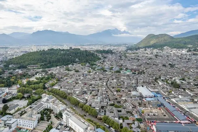 丽江旅游优势_丽江产业发展_丽江纳西族文化
