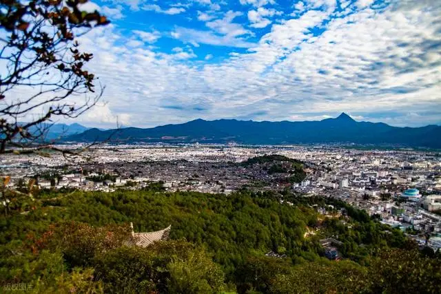 丽江产业发展_丽江旅游优势_丽江纳西族文化