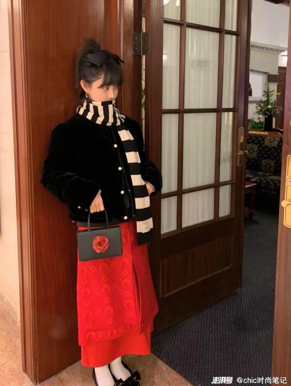 龙年改良款马面裙穿搭_冬季红色大衣搭配图片_新年红色系马面裙