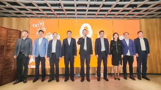深圳八友美术馆开馆_景德镇,陶瓷文化公司_瓷以龙华陶瓷艺术展