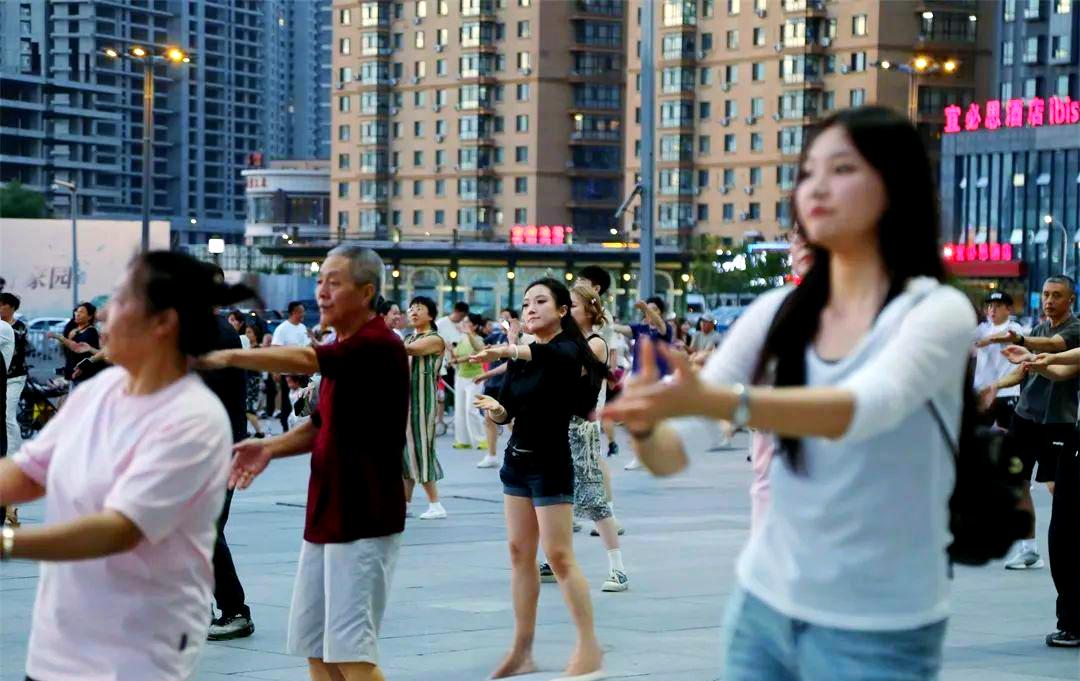 哈尔滨斯大林公园广场舞_哈尔滨广场舞_广场舞夏天夏天
