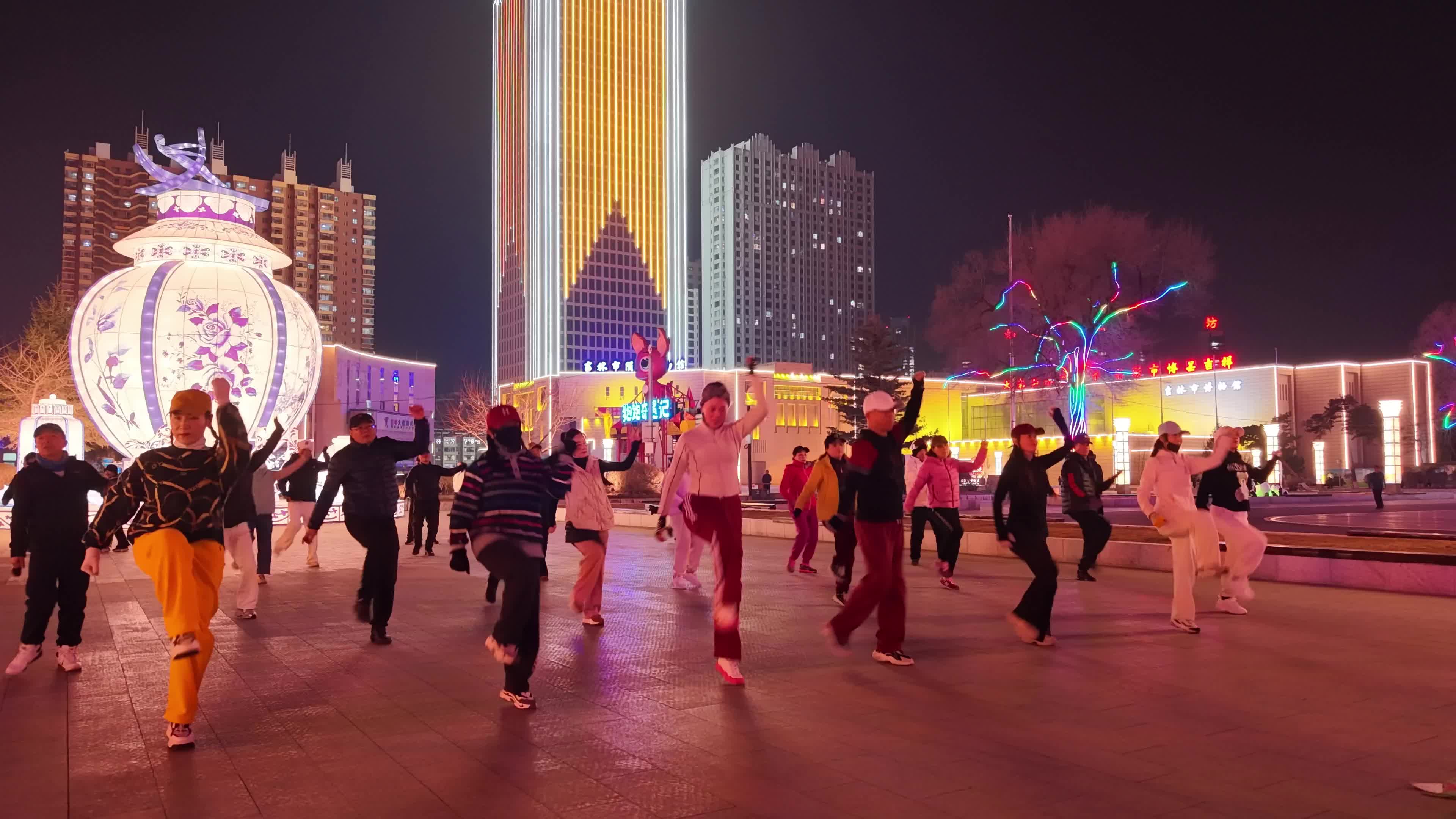 哈尔滨广场舞_哈尔滨斯大林公园广场舞_广场舞夏天夏天