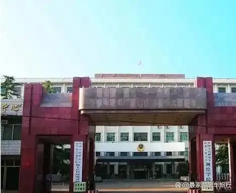 解放军信息工程大学历史沿革_郑州历史上军校历史脉络_郑州市防空兵学院