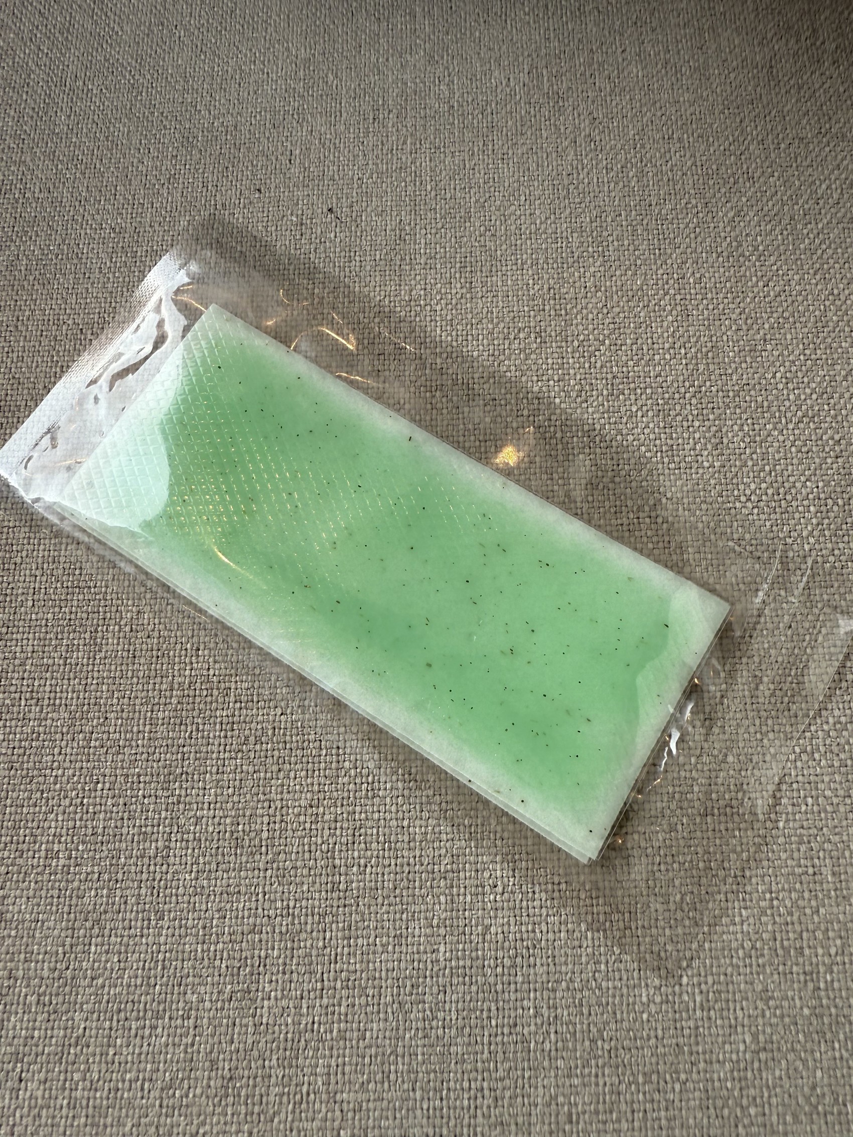 西瓜皮敷脸安全性分析_西瓜皮擦脸有什么好处_藿香贴降温效果测评