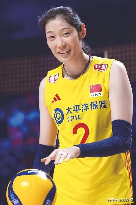 郎平和朱婷实力_朱婷在意大利的排球转型_朱婷意甲冠军生涯