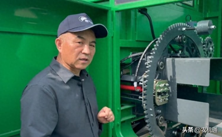 行走式麦秸打包机_打捆机历史发展_打捆机技术革新