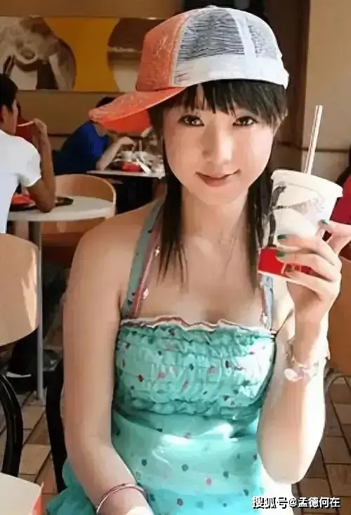 张筱雨人体写真艺术伦理争议_张筱雨转型美食博主经历分享_张筱雨魅惑人体艺术岜东文化