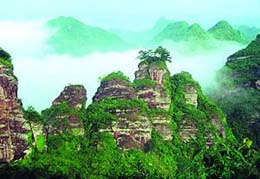 齐云山生态文化旅游区_齐云山丹霞地貌_齐云山恐龙化石