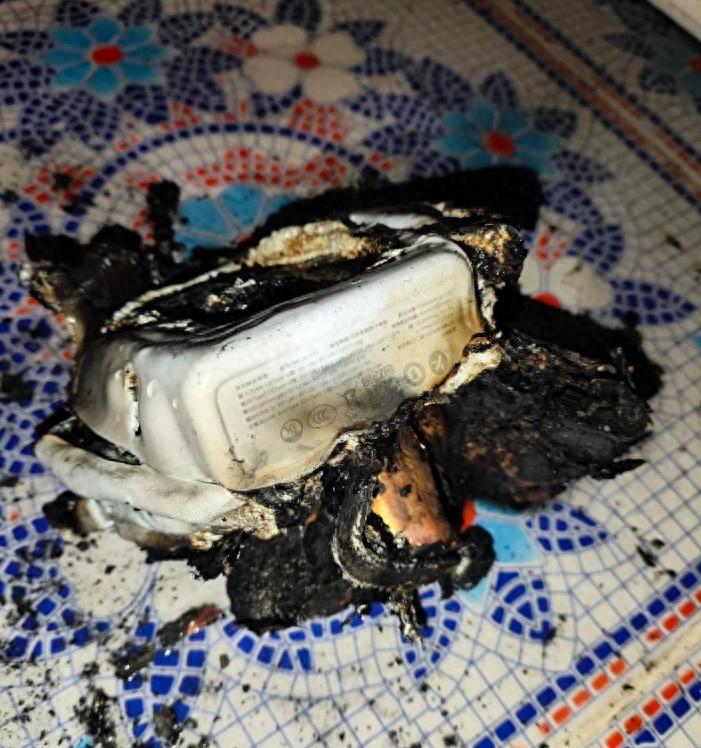 半固态电芯充电宝推荐_充电宝哪个品牌最好最耐用_联想移动电源怎么样