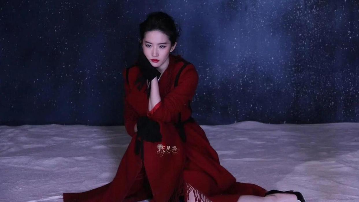 刘亦菲冰山女神气质_刘亦菲高冷气场形成原因_邓超和刘亦菲视频