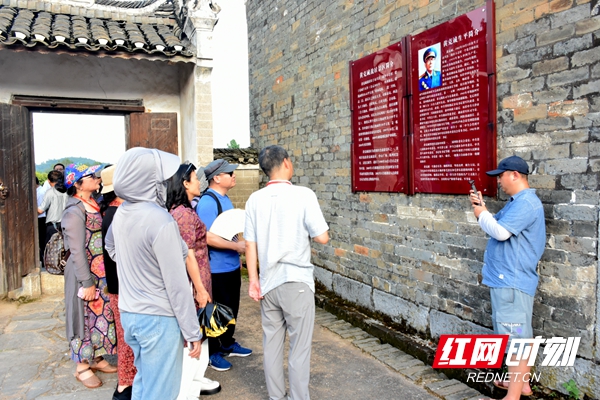 板梁古村文学采风_湘南民居黄克诚故居红色旅游_郴州板梁古村值得去吗