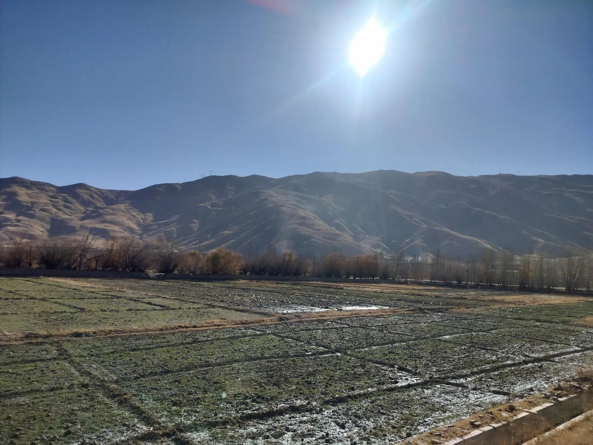 贡嘎县城旅游路线_贡嘎机场到拉萨市区_高原自然风光体验